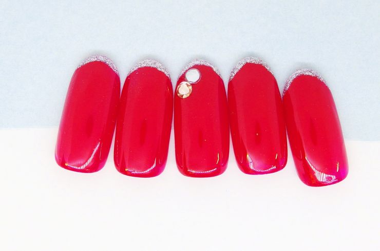 赤いネイル